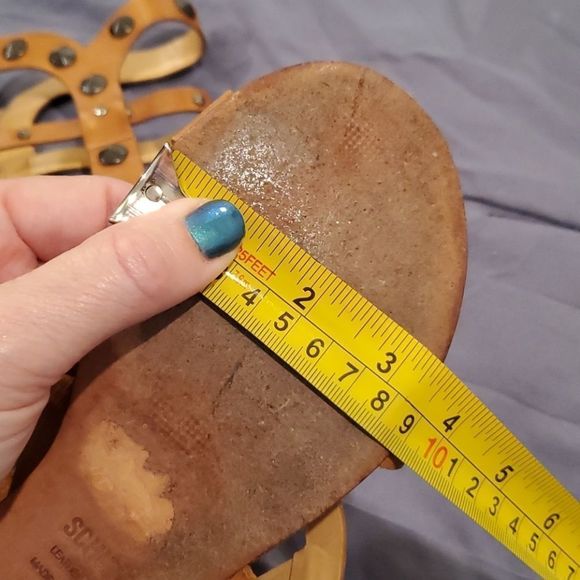 Super hot camel colored studded Schutz gladiators - Picture 10 of 12